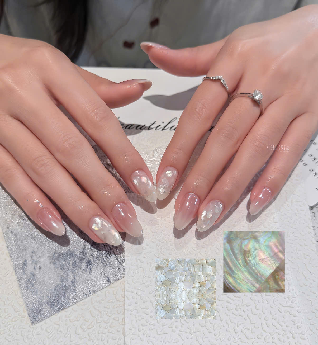 Mẫu nail khảm xà cừ trong suốt tại Cherri Beauty Room